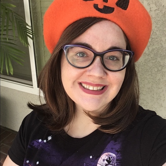 Meet your Posher, Sara - Picture 2 of 2